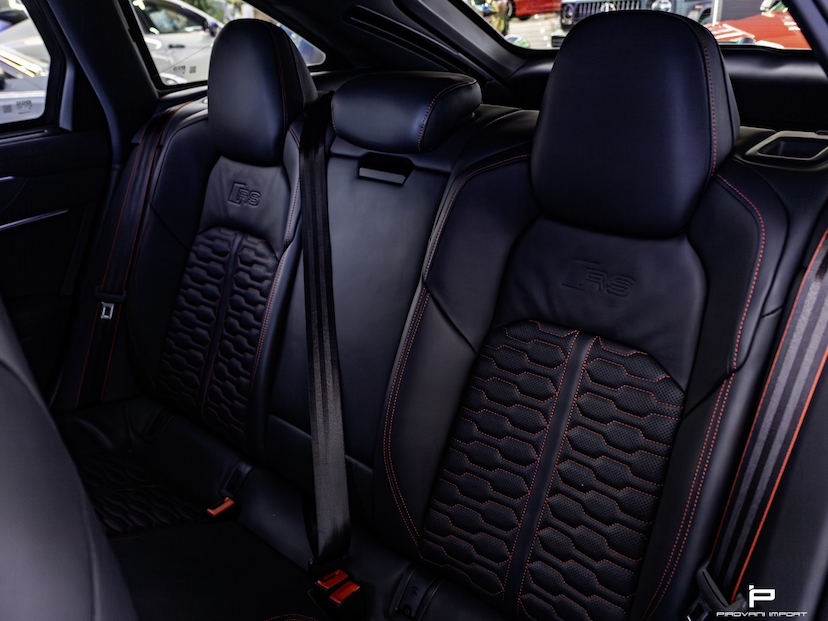 Foto do veículo AUDI RS6 4.0 AVANT V8 TWINTURBO MHEV TIPTRONIC 2021 15.000 KM 959.000,00