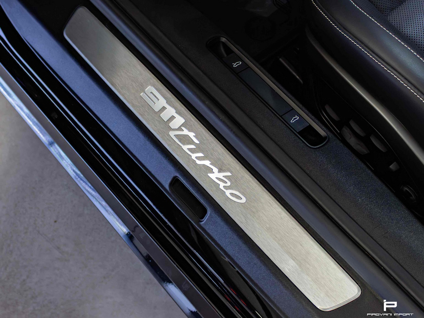 Foto do veículo PORSCHE 911 3.8 24V H6 GASOLINA TURBO PDK 2023 5.000 KM 1.380.000,00