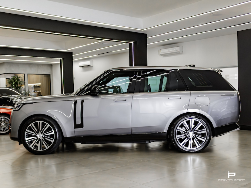Foto do veículo LAND ROVER RANGE ROVER 3.0 P510E PHEV HSE AWD AUTOMÁTICO 2023 14.000 KM 1.100.000,00