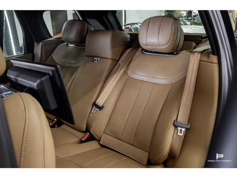 Foto do veículo LAND ROVER RANGE ROVER 3.0 P510E PHEV HSE AWD AUTOMÁTICO 2023 14.000 KM 1.100.000,00