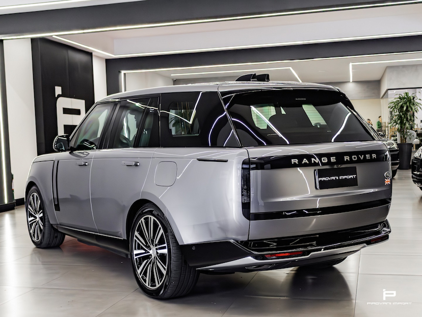 Foto do veículo LAND ROVER RANGE ROVER 3.0 P510E PHEV HSE AWD AUTOMÁTICO 2023 14.000 KM 1.100.000,00