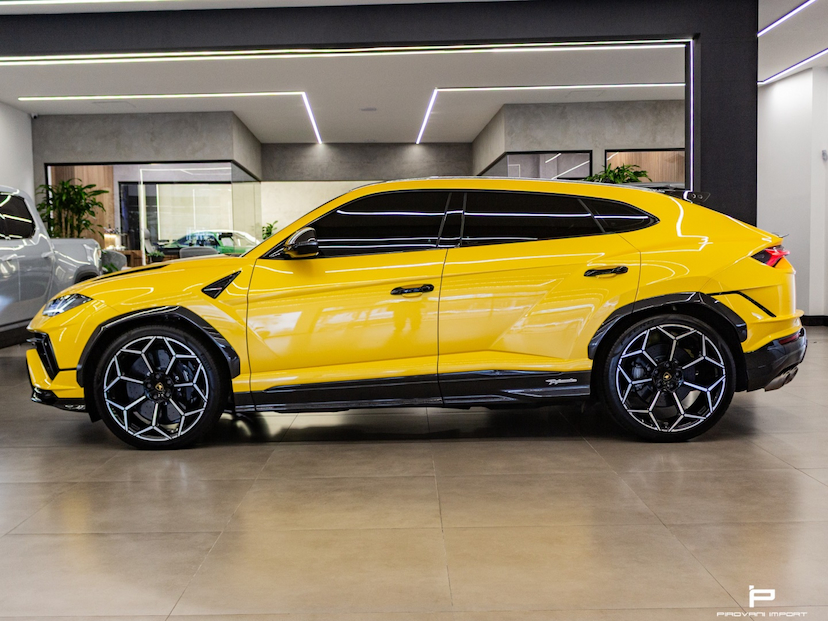 Foto do veículo LAMBORGHINI URUS 4.0 V8 TURBO GASOLINA PERFORMANTE AUTOMÁTICO 2024 8.500 KM 3.650.000,00