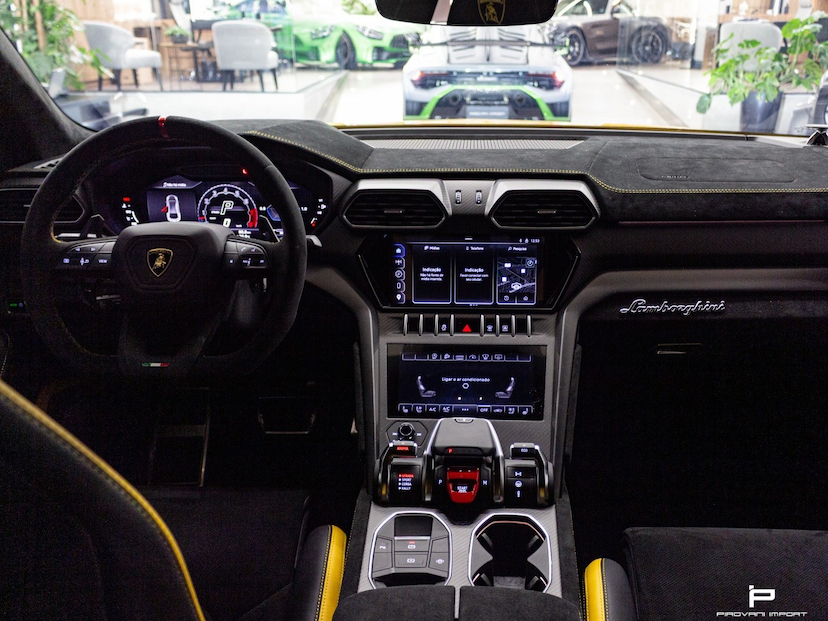 Foto do veículo LAMBORGHINI URUS 4.0 V8 TURBO GASOLINA PERFORMANTE AUTOMÁTICO 2024 8.500 KM 3.650.000,00
