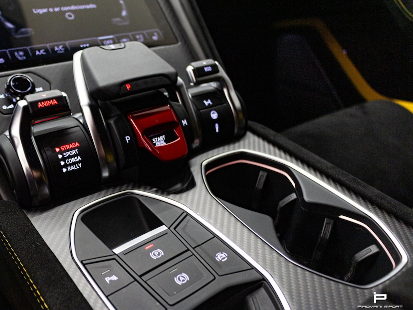 Foto do veículo LAMBORGHINI URUS 4.0 V8 TURBO GASOLINA PERFORMANTE AUTOMÁTICO 2024 8.500 KM 3.650.000,00