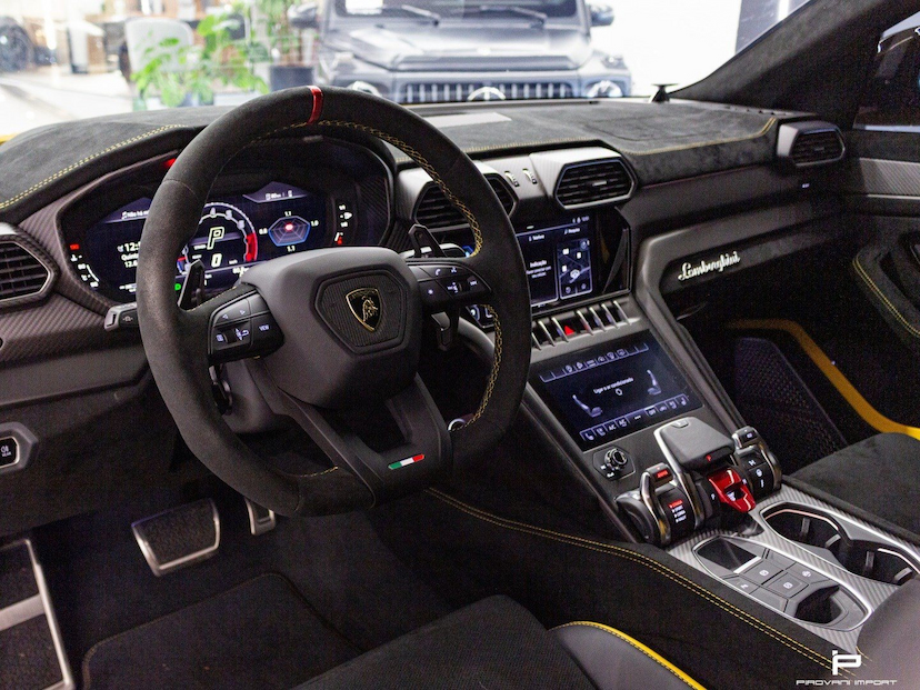 Foto do veículo LAMBORGHINI URUS 4.0 V8 TURBO GASOLINA PERFORMANTE AUTOMÁTICO 2024 8.500 KM 3.650.000,00