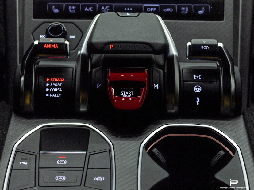 Foto do veículo LAMBORGHINI URUS 4.0 V8 TURBO GASOLINA PERFORMANTE AUTOMÁTICO 2024 8.500 KM 3.650.000,00