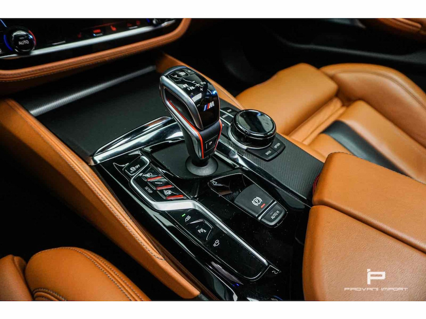 Foto do veículo BMW M5 4.4 V8 TWIN POWER M XDRIVE STEPTRONIC 2020 27.000 KM 530.000,00