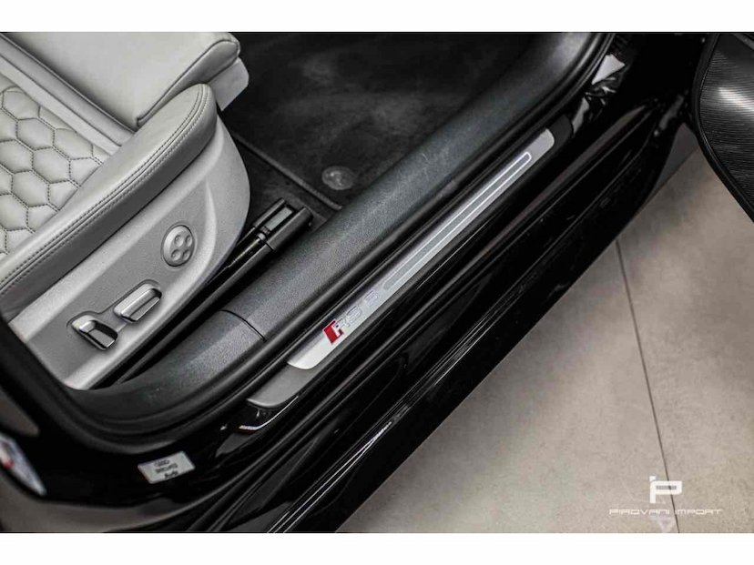 Foto do veículo AUDI RS6 4.0 AVANT V8 32V BI-TURBO GASOLINA 4P TIPTRONIC 2018 14.000 KM 530.000,00