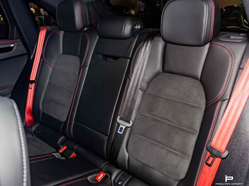 Foto do veículo PORSCHE MACAN 2.9 V6 BITURBO GASOLINA GTS PDK 2023 15.000 KM 625.000,00