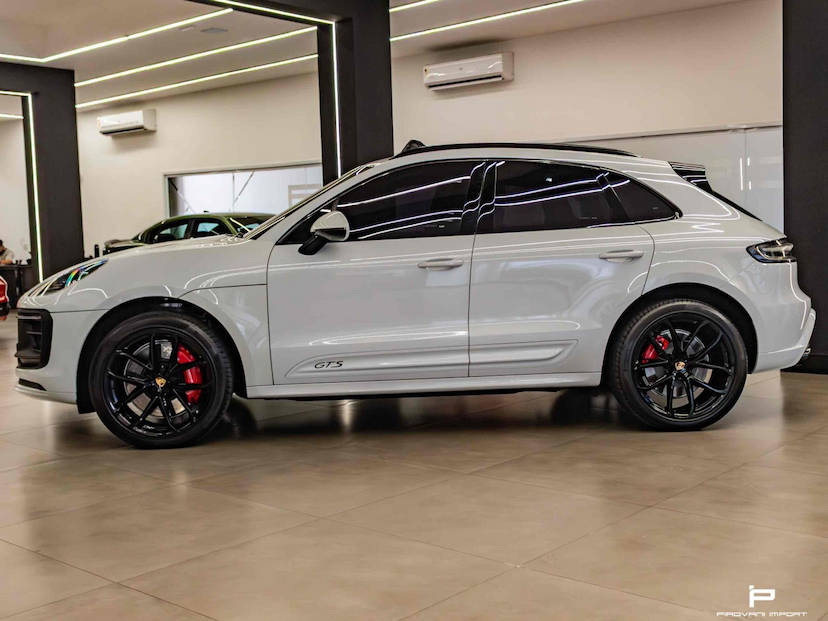 Foto do veículo PORSCHE MACAN 2.9 V6 BITURBO GASOLINA GTS PDK 2023 15.000 KM 625.000,00