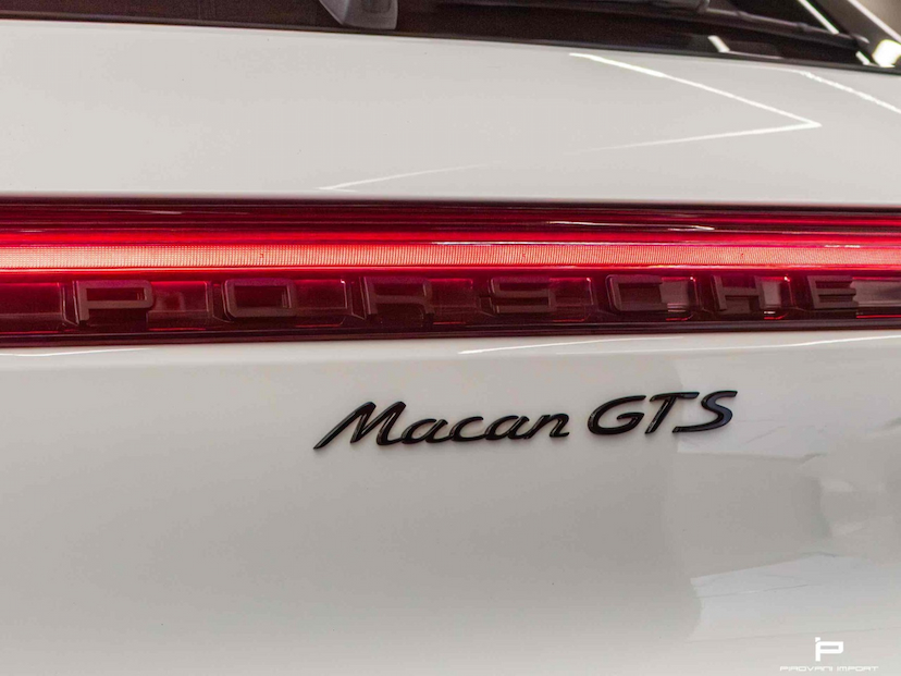 Foto do veículo PORSCHE MACAN 2.9 V6 BITURBO GASOLINA GTS PDK 2023 15.000 KM 625.000,00