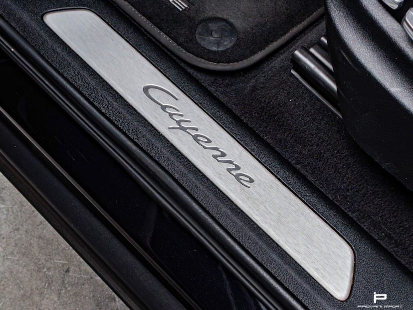 Foto do veículo PORSCHE CAYENNE 3.0 V6 E-HYBRID AWD TIPTRONIC S 2020 57.000 KM 419.000,00