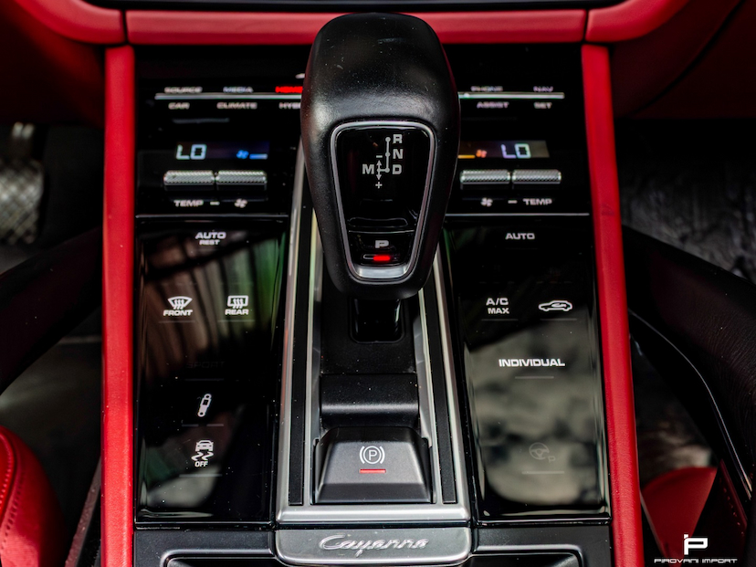 Foto do veículo PORSCHE CAYENNE 3.0 V6 E-HYBRID AWD TIPTRONIC S 2020 57.000 KM 419.000,00