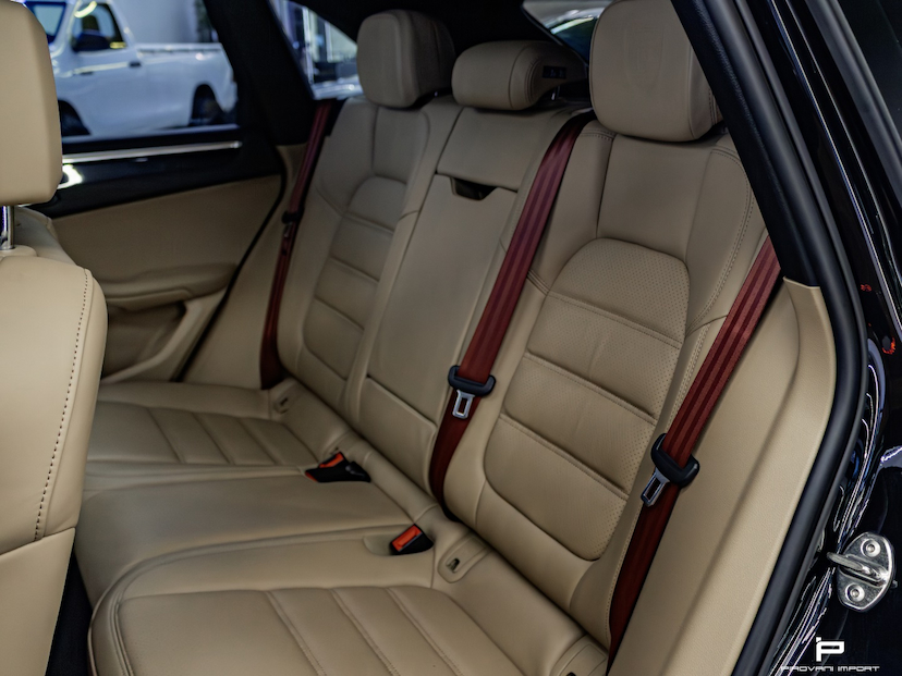 Foto do veículo PORSCHE MACAN 2.9 V6 BITURBO GASOLINA S PDK 2022 37.800 KM 399.000,00