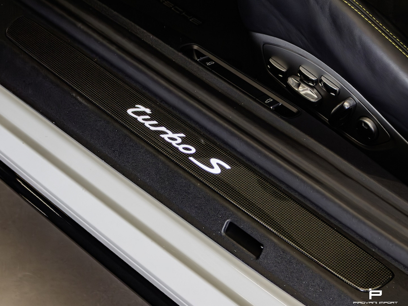 Foto do veículo PORSCHE 911 3.8 24V H6 GASOLINA TURBO S PDK 2019 19.000 KM 1.280.000,00