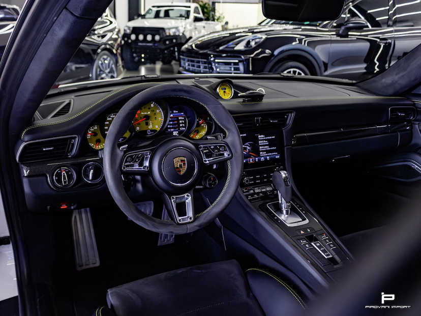 Foto do veículo PORSCHE 911 3.8 24V H6 GASOLINA TURBO S PDK 2019 19.000 KM 1.280.000,00