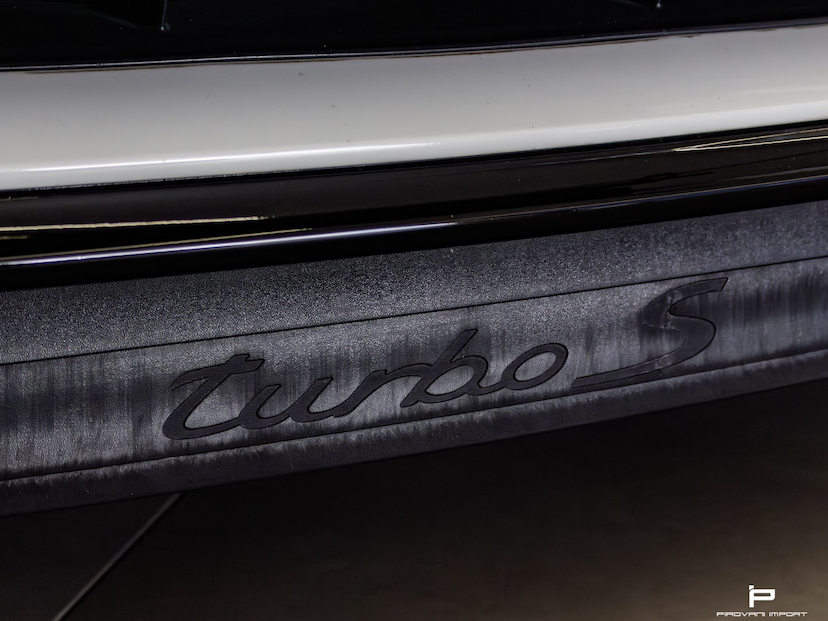 Foto do veículo PORSCHE 911 3.8 24V H6 GASOLINA TURBO S PDK 2019 19.000 KM 1.280.000,00
