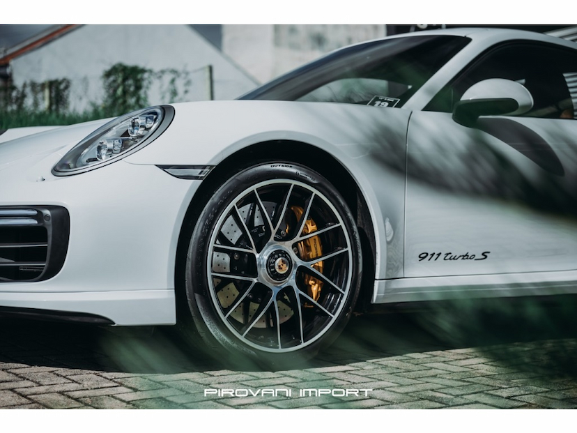 Foto do veículo PORSCHE 911 3.8 24V H6 GASOLINA TURBO S PDK 2018 19.000 KM 1.250.000,00