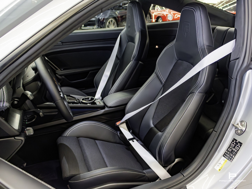 Foto do veículo PORSCHE 911 4.0 24V H6 GASOLINA GT3 TOURING MANUAL 2026 800 KM 2.350.000,00