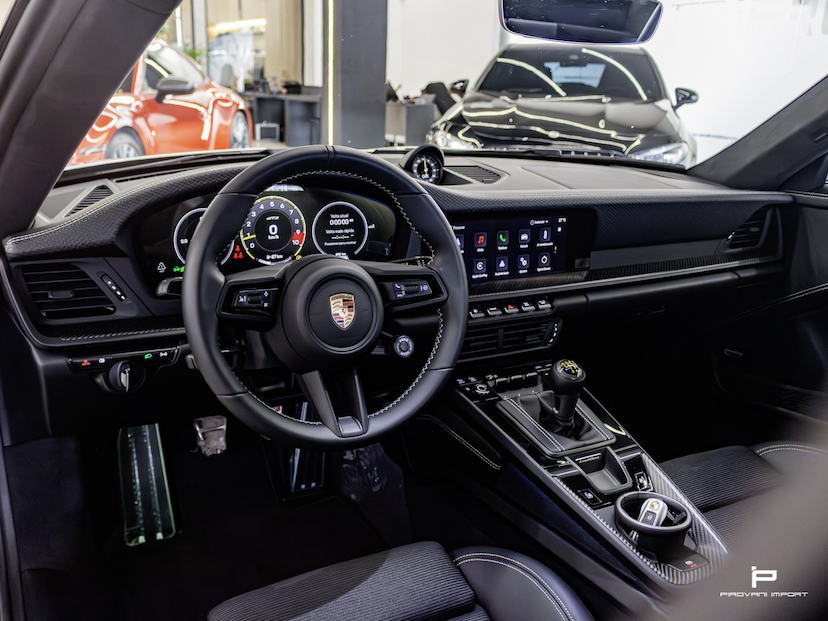 Foto do veículo PORSCHE 911 4.0 24V H6 GASOLINA GT3 TOURING MANUAL 2026 800 KM 2.350.000,00