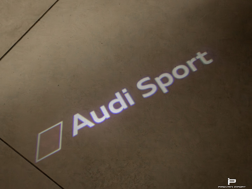 Foto do veículo AUDI RS6 4.0 AVANT V8 32V BI-TURBO GASOLINA 4P TIPTRONIC 2018 14.000 KM 530.000,00