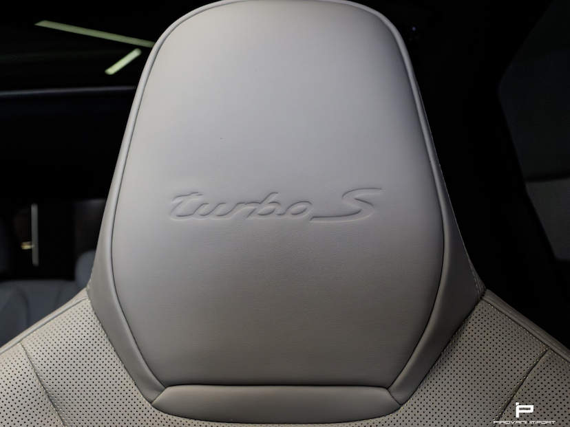 Foto do veículo PORSCHE CAYENNE 4.0 V8 E-HYBRID TURBO S AWD TIPTRONIC S 2022 25.000 KM 689.000,00