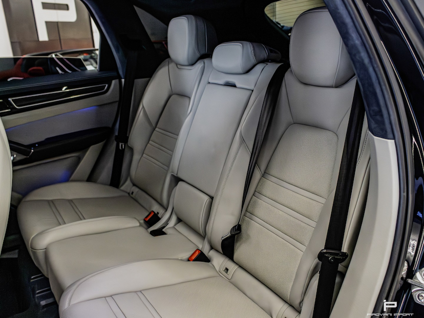 Foto do veículo PORSCHE CAYENNE 4.0 V8 E-HYBRID TURBO S AWD TIPTRONIC S 2022 25.000 KM 689.000,00