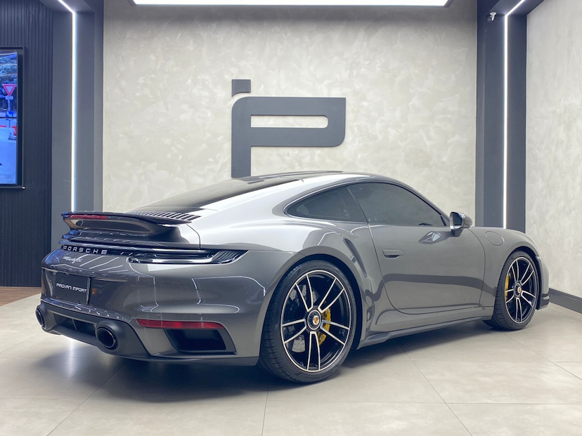 Foto do veículo PORSCHE 911 3.8 24V H6 GASOLINA TURBO S PDK 2023 1.800 KM 1.390.000,00