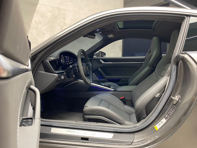 Foto do veículo PORSCHE 911 3.8 24V H6 GASOLINA TURBO S PDK 2023 1.800 KM 1.390.000,00