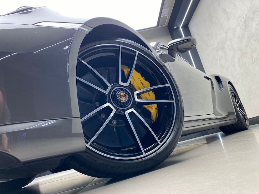 Foto do veículo PORSCHE 911 3.8 24V H6 GASOLINA TURBO S PDK 2023 1.800 KM 1.390.000,00