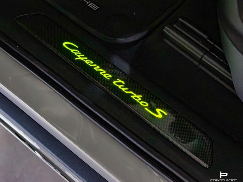 Foto do veículo PORSCHE CAYENNE 4.0 V8 TURBO S E-HYBRID COUPÉ  AWD TIPTRONIC S 2022 17.000 KM 850.000,00