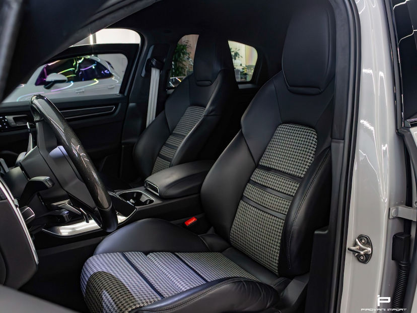 Foto do veículo PORSCHE CAYENNE 4.0 V8 TURBO S E-HYBRID COUPÉ  AWD TIPTRONIC S 2022 17.000 KM 850.000,00