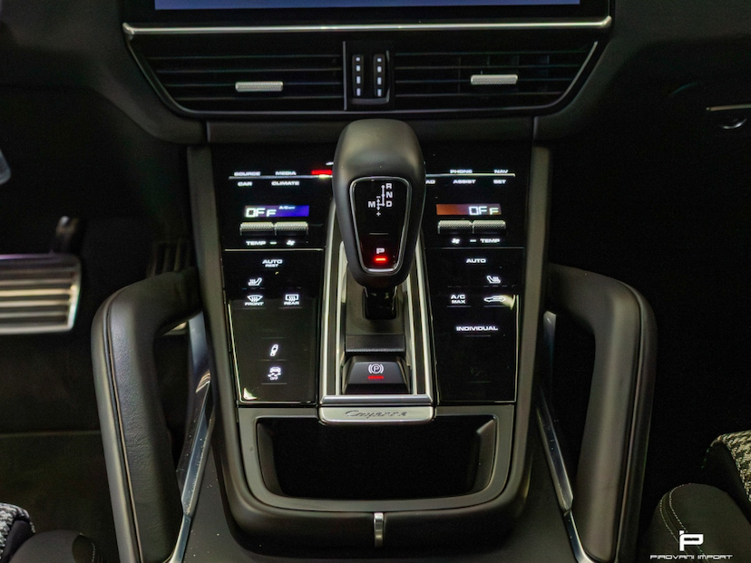 Foto do veículo PORSCHE CAYENNE 4.0 V8 TURBO S E-HYBRID COUPÉ  AWD TIPTRONIC S 2022 17.000 KM 850.000,00