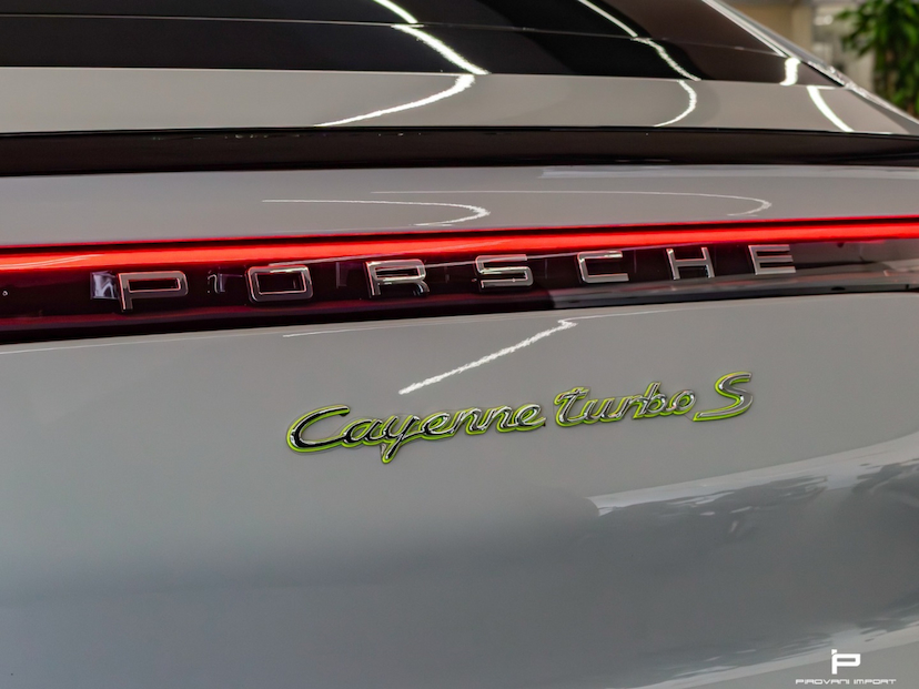 Foto do veículo PORSCHE CAYENNE 4.0 V8 TURBO S E-HYBRID COUPÉ  AWD TIPTRONIC S 2022 17.000 KM 850.000,00