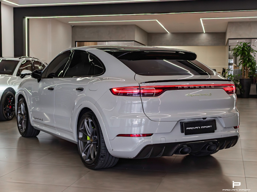 Foto do veículo PORSCHE CAYENNE 4.0 V8 TURBO S E-HYBRID COUPÉ  AWD TIPTRONIC S 2022 17.000 KM 850.000,00