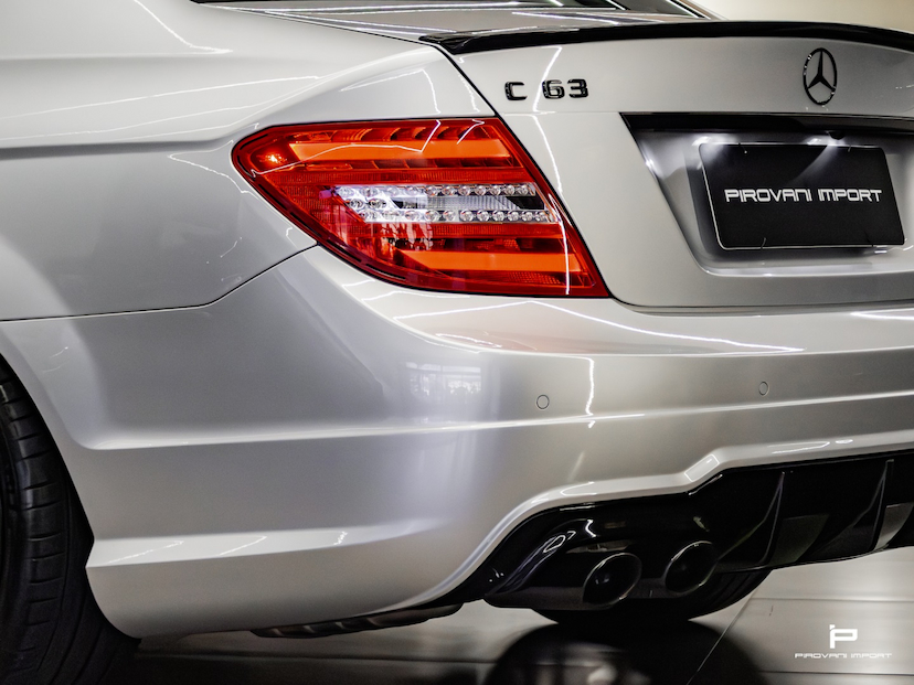 Foto do veículo MERCEDES-BENZ C 63 AMG 6.3 SEDAN V8 GASOLINA 4P AUTOMATICO 2013 39.000 KM 389.000,00
