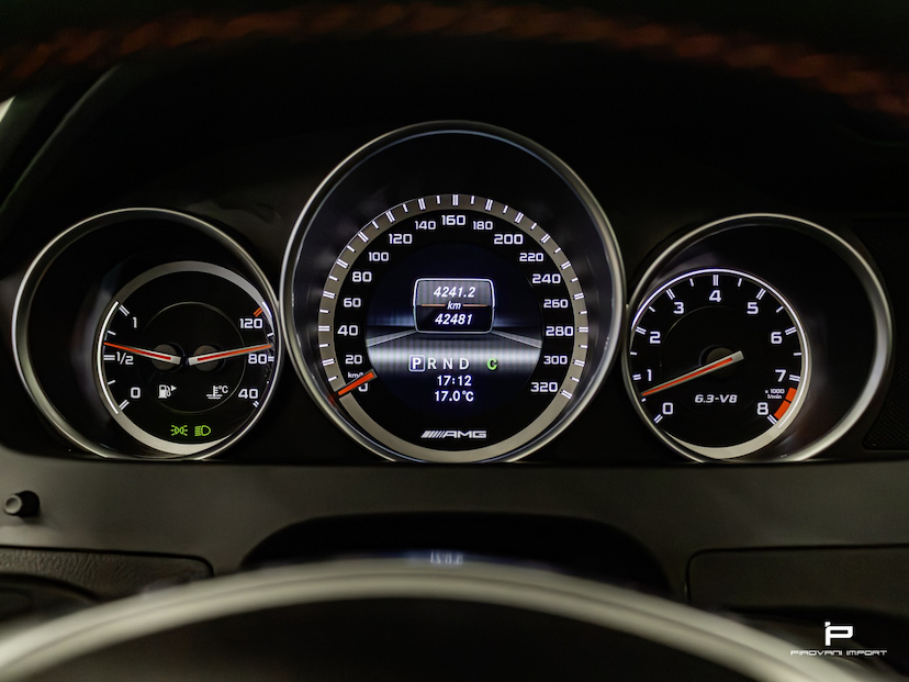 Foto do veículo MERCEDES-BENZ C 63 AMG 6.3 SEDAN V8 GASOLINA 4P AUTOMATICO 2013 39.000 KM 389.000,00