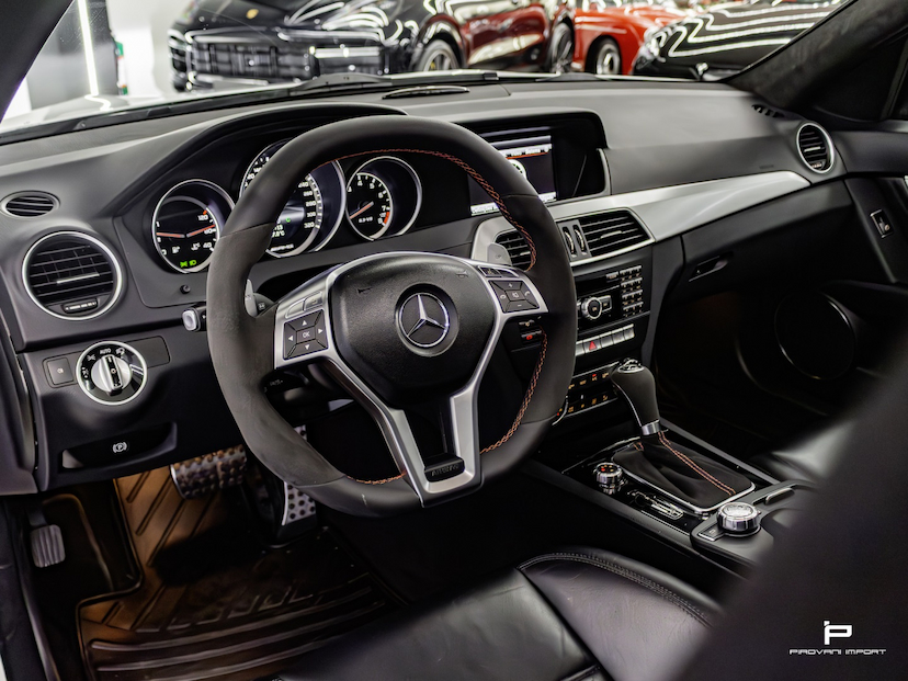 Foto do veículo MERCEDES-BENZ C 63 AMG 6.3 SEDAN V8 GASOLINA 4P AUTOMATICO 2013 39.000 KM 389.000,00