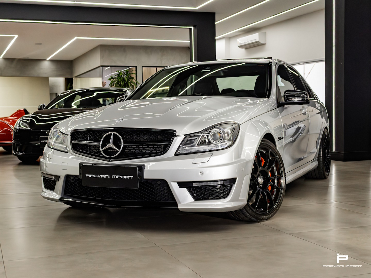 Foto do veículo MERCEDES-BENZ C 63 AMG 6.3 SEDAN V8 GASOLINA 4P AUTOMATICO 2013/2013 39.000 KM R$ 389.000,00
