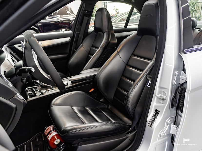 Foto do veículo MERCEDES-BENZ C 63 AMG 6.3 SEDAN V8 GASOLINA 4P AUTOMATICO 2013 39.000 KM 389.000,00