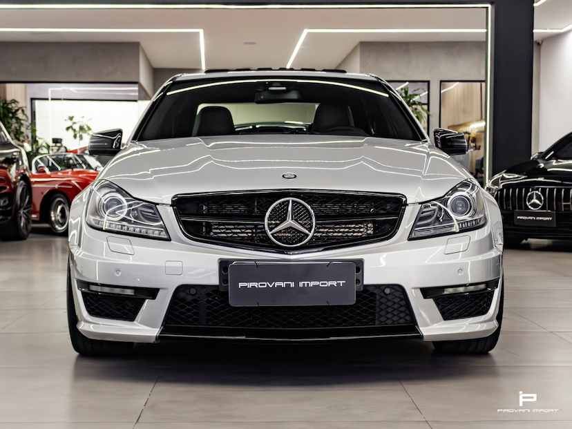 Foto do veículo MERCEDES-BENZ C 63 AMG 6.3 SEDAN V8 GASOLINA 4P AUTOMATICO 2013 39.000 KM 389.000,00