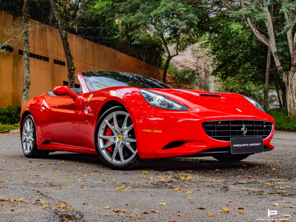 Foto do veículo FERRARI CALIFORNIA 4.3 GT CONVERSÍVEL V8 32V GASOLINA 2P MANUAL AUTOMATIZADO 2014/2014 6.800 KM R$ 1.780.000,00