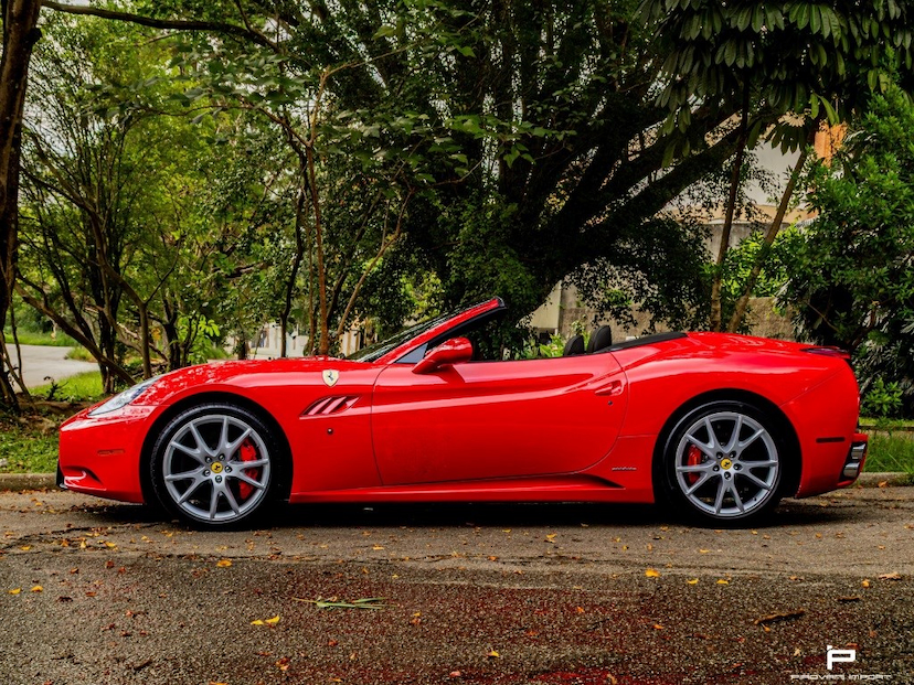 Foto do veículo FERRARI CALIFORNIA 4.3 GT CONVERSÍVEL V8 32V GASOLINA 2P MANUAL AUTOMATIZADO 2014 6.800 KM 1.780.000,00