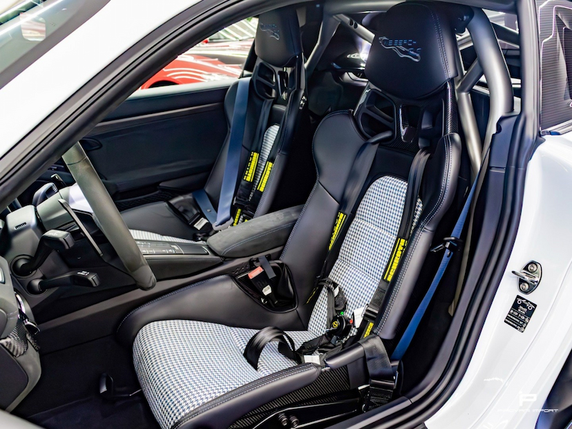 Foto do veículo PORSCHE 718 4.0 H6 GASOLINA CAYMAN GT4 RS PDK 2023 3.000 KM 1.650.000,00