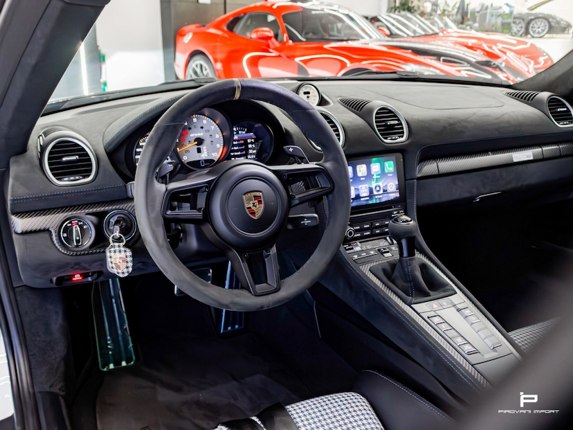 Foto do veículo PORSCHE 718 4.0 H6 GASOLINA CAYMAN GT4 RS PDK 2023 3.000 KM 1.650.000,00