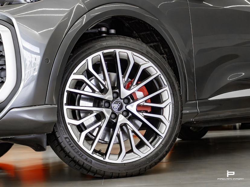 Foto do veículo AUDI SQ5 3.0 V6 TFSI GASOLINA SPORTBACK QUATTRO S TRONIC 2025 900 KM 569.000,00