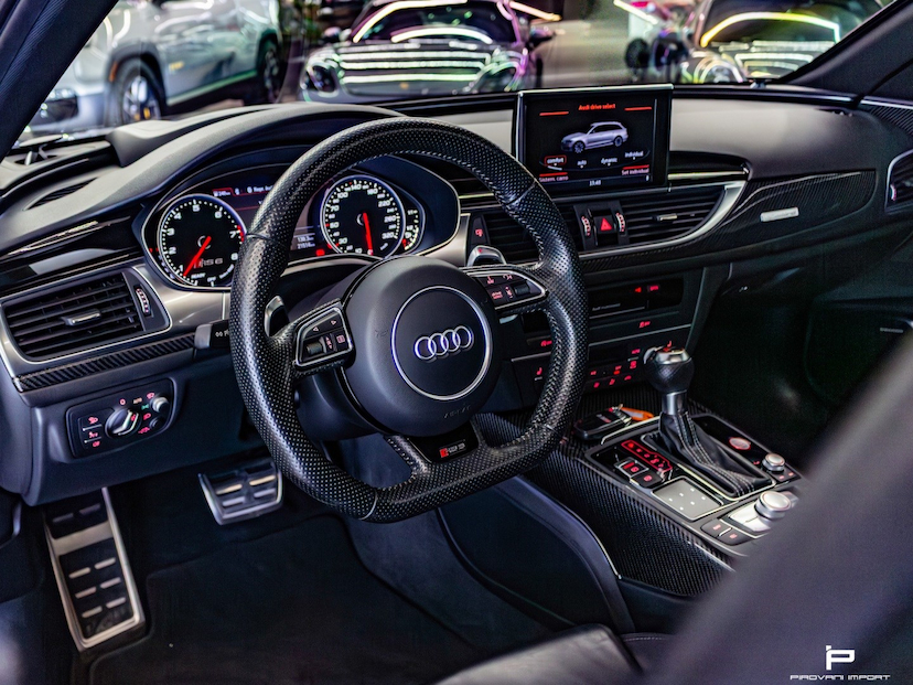 Foto do veículo AUDI RS6 4.0 AVANT V8 32V BI-TURBO GASOLINA 4P TIPTRONIC 2018 22.100 KM 489.000,00