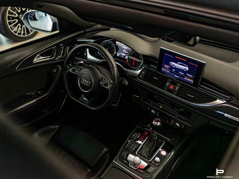 Foto do veículo AUDI RS6 4.0 AVANT V8 32V BI-TURBO GASOLINA 4P TIPTRONIC 2018 22.100 KM 489.000,00