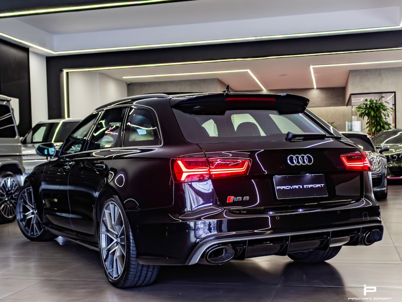 Foto do veículo AUDI RS6 4.0 AVANT V8 32V BI-TURBO GASOLINA 4P TIPTRONIC 2018 22.100 KM 489.000,00