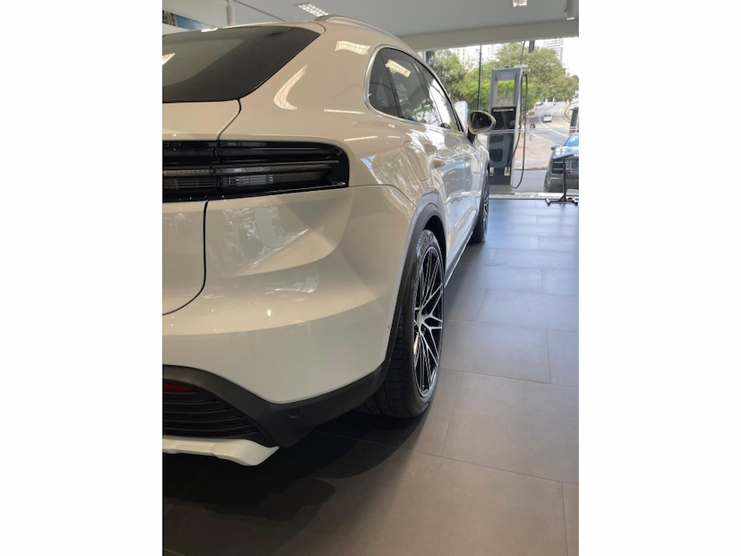 Foto do veículo PORSCHE MACAN 4 ELÉTRICO 2024 5.200 KM 720.000,00